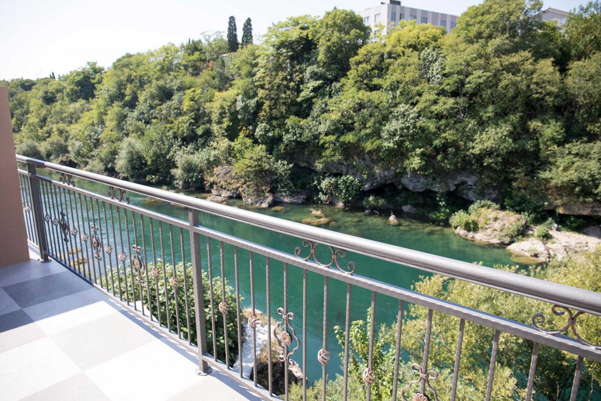 Kovac Riverfront Apartments โมสตาร์ ภายนอก รูปภาพ